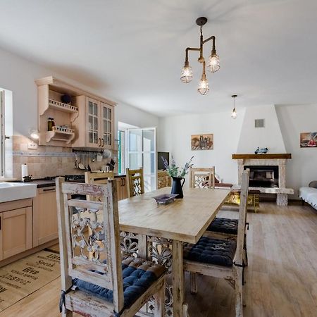 Holiday Home Rustic Kraljici エクステリア 写真