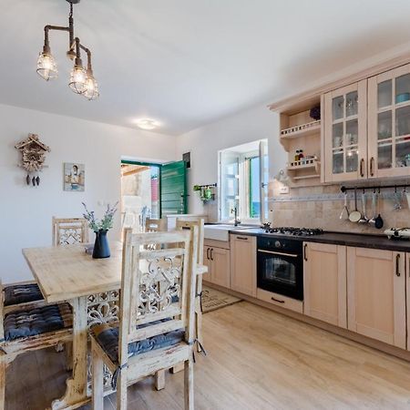 Holiday Home Rustic Kraljici エクステリア 写真