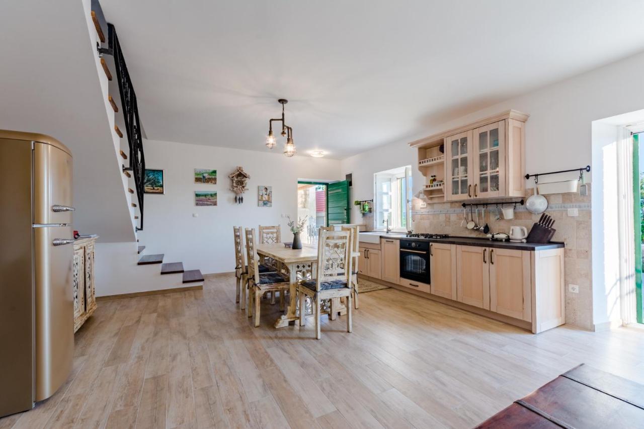 Holiday Home Rustic Kraljici エクステリア 写真