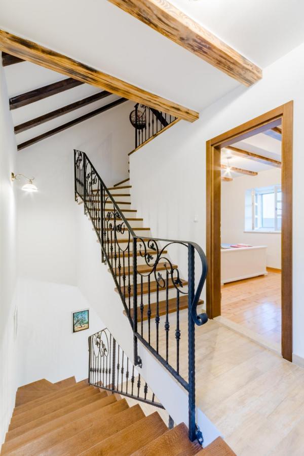 Holiday Home Rustic Kraljici エクステリア 写真