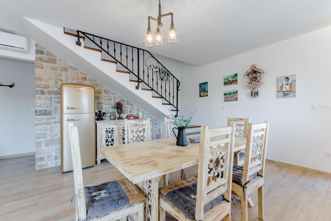 Holiday Home Rustic Kraljici エクステリア 写真
